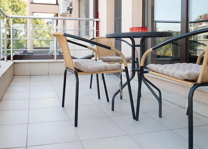 за гости николова *